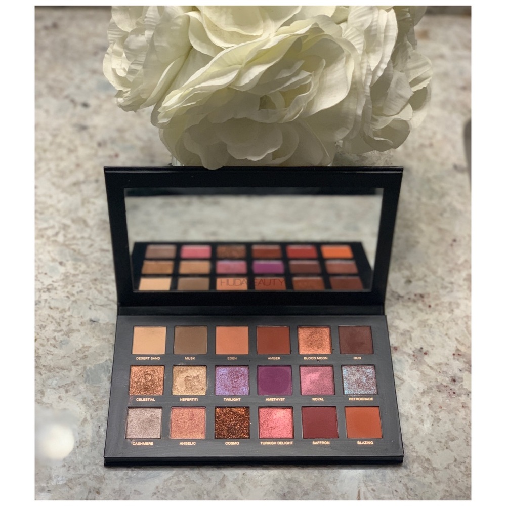 Huda Beauty Desert Dusk Eyeshadow palette